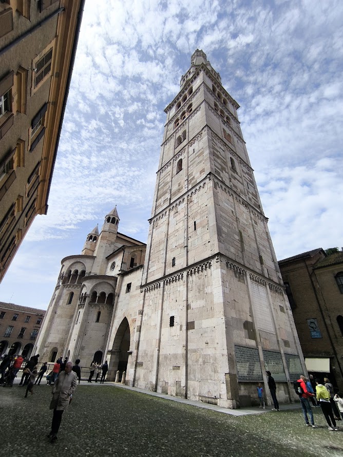 ghirlandina di modena