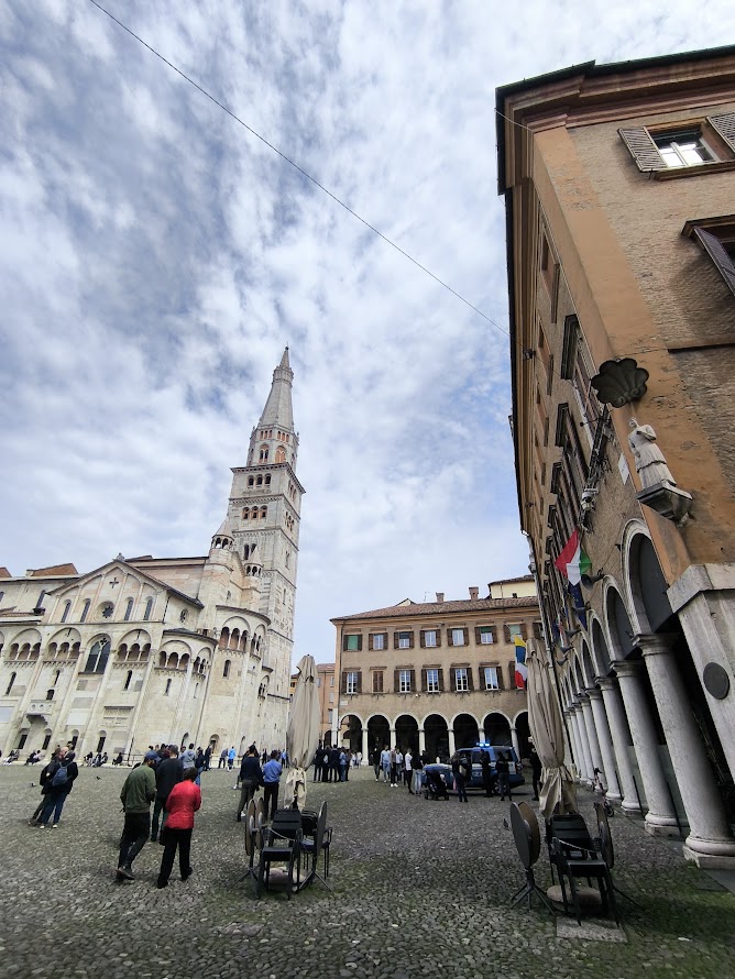 piazza grande modena